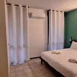 Apartment With Free Private Parking *