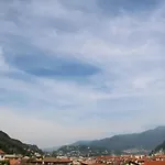 Apartment With Free Private Parking *