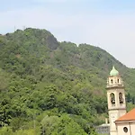 With Free Private Parking Apartment Como