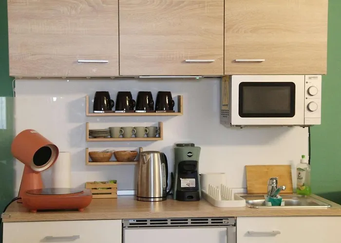 With Free Private Parking Apartamento Como