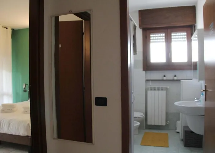 With Free Private Parking Apartamento